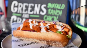6 MLB ballpark bites that are fan favorites ft. The Heater, LA Street Dog & more