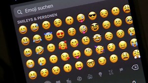 Apple: Emoji mit schwangerem Mann sorgt für hitzige Diskussionen: „Werbung für das fluide Geschlecht“