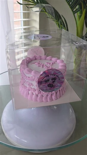 Vintage Heart Cake: Perfect for Valentine's Day Celebrations