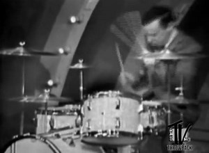 Here's a Throwback Thursday video for ya: Yet another solo from Buddy Rich where he plays match grip! This is Buddy playing solo in "Caravan" with Harry James his Orchestra. Check out our interview with Cathy Rich and Gregg Potter on the more inside story of Buddy's life right here: http://bit.ly/cathyrich-greggpotter You can see all our interview episodes with today's biggest artists, educators and makers of gear in drumming at www.drumtalktv.com #drummer | Drum Talk TV