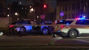 Illinois trooper, another driver hospitalized after Chicago crash