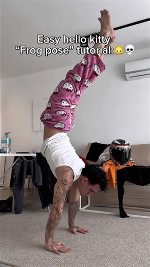 Easy hello kitty “frog pose” tutorial🐱💀#tutorial #workout #calisthenics #shelove