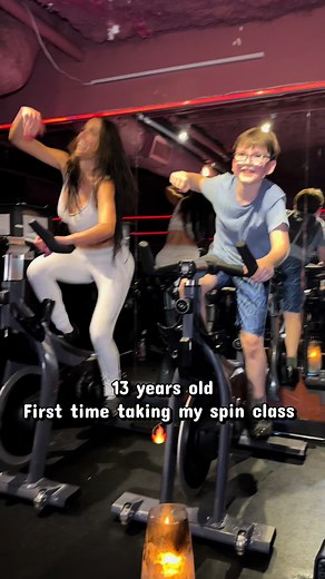 What a superstar from Brazil! Learnt this during class and we quickly filmed after in 4 min. Go vitor! I love seeing talent and work ethic like this 👏 show him some love! #dibfitcycle #spin #indoorcycling #talent