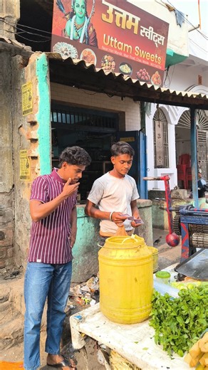 After eating, I paid with a big note. 😂 #challenge #foodchallenge #shorts