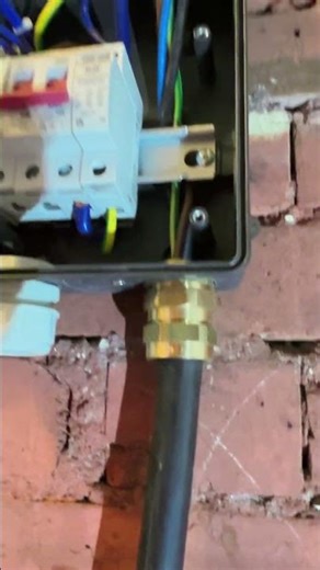 emergency Electrician London. Wiring armoured cable to consumer unit.