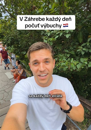 Výstrel z Gričského kanóna patrí medzi najznámejšie tradície Záhrebu. Každý deň presne o 12:00 vystrelí z veže Lotrščak. Tradícia siaha až do roku 1877 a pôvodne slúžila na zosúladenie poludňajšieho zvonenia kostolných zvonov v celom meste. Dnes je to ikonický symbol Záhrebu 🇭🇷 #croatiafulloflife #zagreb #croatia #cestovanie