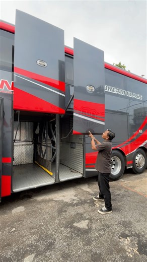 How to close the jumbo bus trunk easily 😍 #bus #juragan99 #trunks #reels | Ricky CunQrink