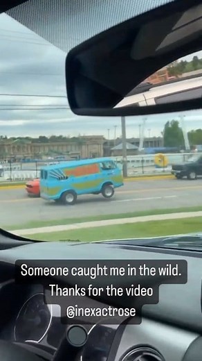 I dont remember this episode of Scooby-Doo...🤔😂 . . . @mulletmachine67 @inexactrose . . . #mulletmachine #wheelievan #scoobydoo #madeinusa #wheelie #bbf #wheelie #streetlegal #ford #streetrod #mullet #vanlife #van #carsofinstagram #hotrod #carporn #viral #customvans #customvan #custombuilt #wheelies #wheeliemachine #flamethrower #carswithoutlimits #car #bigblock #bigblockford #mysterymachine #cars #flame | Airslamit