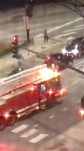 (VERY OLD 2022) Chicago Fire Dept Truck 22 Ambulance 31 Arriving