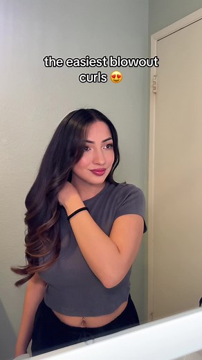 I used the @Revlon Hair Tools One Step Root Booster Round Brush Dryer & Styler 🤌🏼😍 #hairstyle #hairtutorial #athomeblowout #hairblowout #hairblowouttutorial #blowouthair #blowoutcurls #revlonhairdryerbrush #revlononestepblowoutcurls #revlondryerbrush #revlon #revlonbrush