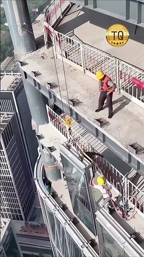 Case study of unitized aluminum alloy curtain wall construction and installation.#curtainwall