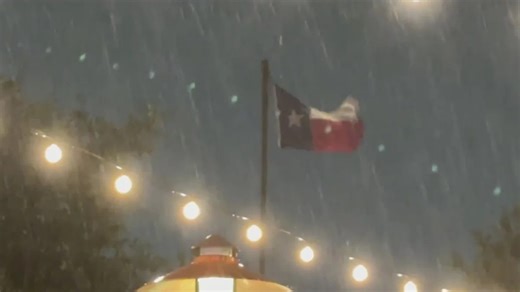 Flash flooding traps drivers in Fort Worth’s West Seventh area