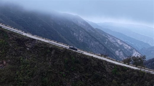 Blade driver - Journeying along edge of the world on China's perilous Chongqing 'Knife's Back Ridge Road' | Video Viory