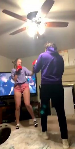 Girl knocks out boyfriend with sweet left hook || Viral World