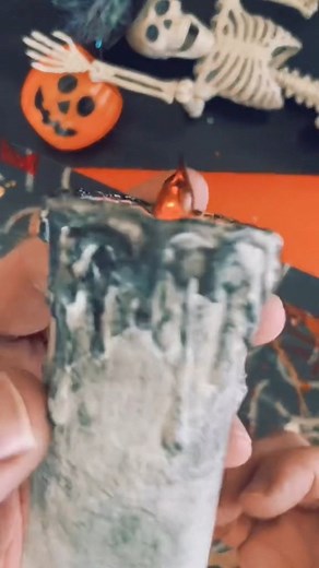 Easy DIY Hocus Pocus Black Flame Candle Halloween Craft ✨ Looking for a wickedly fun Halloween craft? Grab a toilet paper roll, hot glue, paint, a black marker, and a flameless tealight to make your very own Black Flame Candle—just like the one from Hocus Pocus! This spooky Sanderson Sisters craft project is super easy and perfect for Halloween fans of all ages. You can recreate the eerie magic of the movie right at home. Plus, it’s flameless, so it’s safe for all your haunted decorations!Why ma