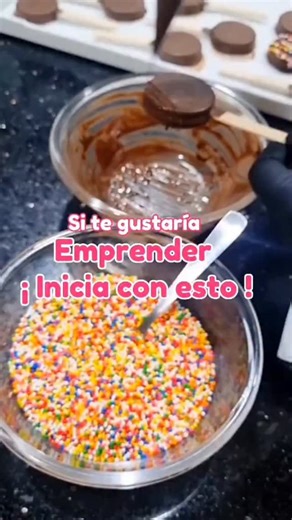 Emprender Desde Casa on Instagram: "👩‍🎓¿Te encantaría aprender postres y pasteles super rentables para un negocio esto es para tí? En nuestro curso digital aprenderás los mejores postres en vasos, pasteles, postres y decoración 🍰🎂🧁🍨🥞 Tendrás acceso las 24 horas a nuestra plataforma ⏰ y con acceso de por vida Asesoría con nuestros profesionales para resolver tus dudas 👥 ✅Ve al link en mi biografía @aprende_reposteria_desde_cero para más información #reposteriaencasa♥️ #postrescaseros #rep