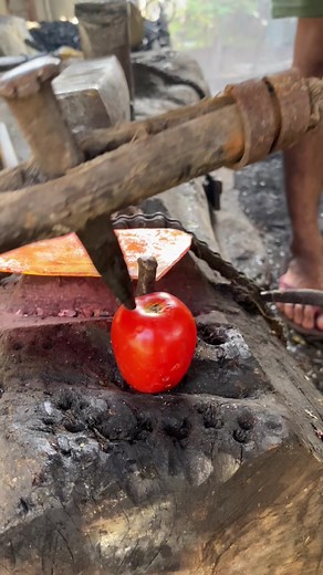 Hot-Iron Blacksmithing: Welding a Red Tomato from Metal