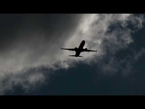 Delta 737-932ER on approach into LGA