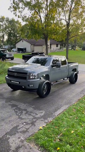 Step Up Your Game To The Next Level with Lumastep M1 😍 #boostauto #boostautoparts #duramax #chevysilverado #lumastep #runningboards #silverado #lmm #lml #lgh #fyp