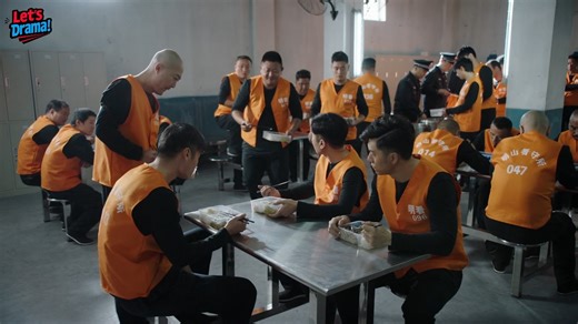 Prison Punk Taunts Him—But He’s Actually the Mafia Heir?! ❤️‍Full EPs of《The Drug Hunter》→https://youtu.be/FG5fsUz8SGw 💞Subscribe to our YouTube channel → https://www.youtube.com/@Fighting-movie | Fresh Drama