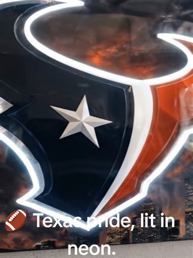 🏈 Texas pride, lit in neon. Epoxy resin wall art with real Neon Flex lighting Inspired by the Houston Texans Designed to light up your garage like a true fan’s space. 🔥 Custom sizes 🔥 Premium materials DM for details #HoustonTexans #TexansNation #WeAreTexans #HoustonProud #NFLArt