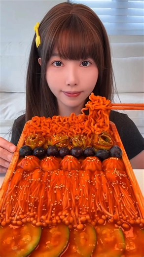 Nongshim Shin Ramyeon Hot Blackbean Ramen & Noodles Mukbang