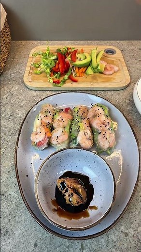 Summer rolls with peanut sauce