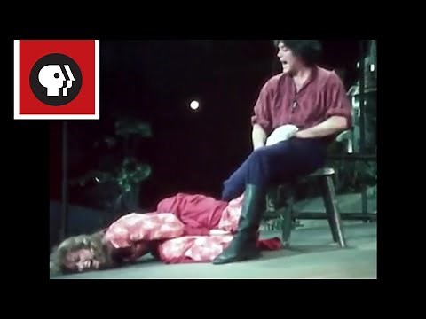 Raúl Juliá and Meryl Streep Go Head-to-Head