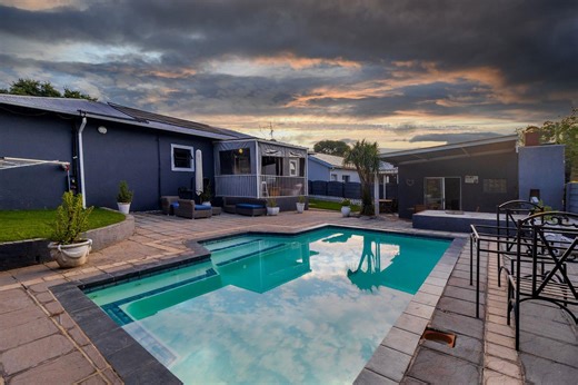 3 Bedroom House for sale in Lakeside Village - Ls1 Lakeside Village, Ls1 Lakeview Dr - Edenvale - Property24