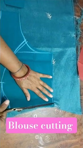Blouse cutting ‪@Sunitamerotha01‬ #silaisikhe #music #trending #blousecutting #shorts #sewing #new