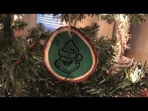 DIY GRINCH ORNAMENT WITH YOUR CRICUT!