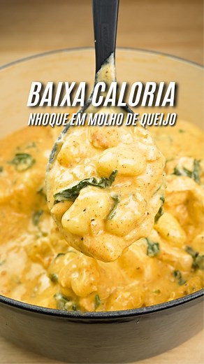 Dr. Henrique Monteiro on Instagram: "Nhoque Cremoso de Espinafre MASSA 700g nhoque cru OU 360g penne cru Sal a gosto FRANGO 4 peitos (720g) de frango sem pele em cubos 2 colheres de chá (8g) sal marinho moído OU a gosto 1 colher de sopa (7g) páprica defumada 1/2 colher de chá (2g) alho em pó 1/2 colher de chá (2g) cebola em pó MOLHO 2 colheres de sopa (28g) manteiga 1/2 cebola amarela (80g) picada 2 xícaras (480g) leite desnatado OU leite vegetal de escolha 2 colheres de sopa (15g) amido de milh