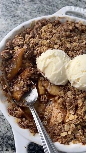 The BEST Healthy Apple Crisp