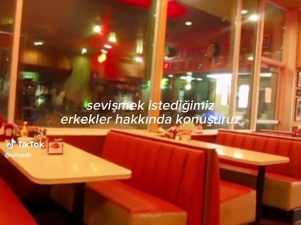 Melanie Martinez'in Lunchbox Friends: Yüzeysel Arkadaşlıklar