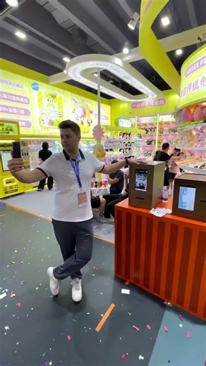 This Photo Booth Prints Photos Like a Receipt | Real User Experience