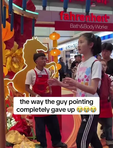 Hilarious Fail: When Pointing Goes Wrong