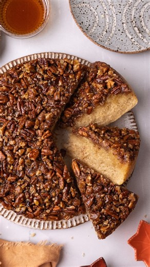 Anthea on Instagram: "This vegan pecan upside-down cake has the most incredible crunchy gooey pecan topping that perfectly contrasts the soft buttery cake underneath. It tastes like a pecan pie, but is SO much easier and quicker to make. And the whole cake is complemented with warm notes of maple syrup and cinnamon. It's basically the ultimate no-fuss cozy dessert! Comment RECIPE PLEASE and I'll DM you. Or find the recipe on my blog, linked in my bio x"