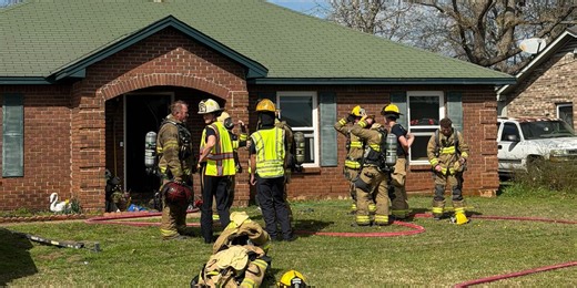 Firefighters extinguish blaze at Prattville home