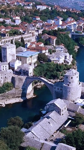 In 1995, 60,000 troops from across the Alliance and other countries were deployed to 🇧🇦 Bosnia and Herzegovina, under a UN mandate, to help end the war. 30 years later, we honour those who lost their lives and reaffirm NATO’s ongoing commitment to the security of the country | NATO