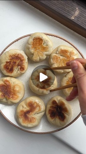 chelsea on Instagram: "Fluffy steamed bao buns using the @meatlessfarm plant based meatballs as a filling for a little cultural fusion! Their ‘meatballs’ are high in protein and make for a delicious filling here with hints of onion and garlic (I can confirm they also hit the spot on a simple tomato pasta:) Head to Morrisons or Sainsburys to get yourself a pack! 180g plain flour 1 tsp instant yeast 1/2 cup warm water Pinch salt 1/2 tsp oil 1 small carrot 1 onion 8 @meatlessfarm plant based meatba