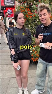 In which country is the Eiffel Tower located? 🤯🤔