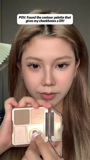 Lift Your Cheekbones with This Contour Palette