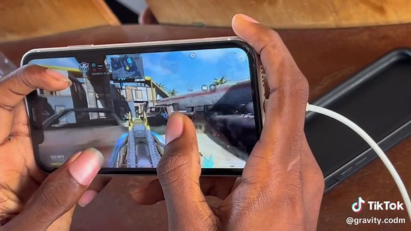 iPhone XR CODM Gameplay: Hand Cam Stress Test