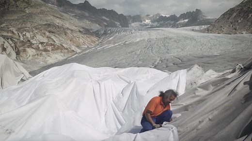 Saving melting glaciers in the Swiss Alps with blankets