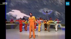 🎤👨‍🎤🕺 MICHEL FUGAIN ET LE BIG BAZAR. 1972. Cocktail flashy survitaminé avec le groupe Big Bazar qui nous emmène sur l'autoroute des vacances dans une ambiances typiquement senventies avec "Fais comme l'oiseau" et "Une belle histoire". | INA