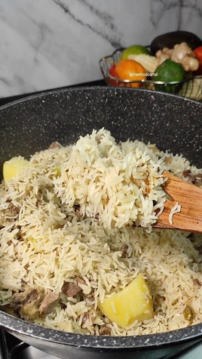 Lets agree that whole spice pilau slaps differently.... This's my family's favorite. ❇️ INGREDIENTS Pilau whole spices (Cinnamon, Cardamon, Cloves, Cumin, Black pepper) Onions Beef (pre boiled) Basmati rice Ginger Garlic paste Potatoes (optional) Broth Salt Oil Few ingredients for a plate full of flavors... . . . #pilaf #spices #basmatirice #ricedishes #ricerecipes #delicious #foodgasm #foodie #theefoodcartel #cooking | Coey Jaber
