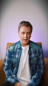 ¿Tu FE a veces se apaga?. Hoy te presto mi FE para que recuerdes: Qué Jesús está con vos, justo en medio de tu lucha. “Porque donde están dos o tres reunidos en mi nombre, allí estoy yo en medio de ellos”. (Mateo 18:20) | Justo Lamas