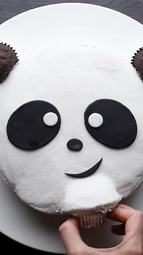 Panda Pull-Apart Cake Tutorial