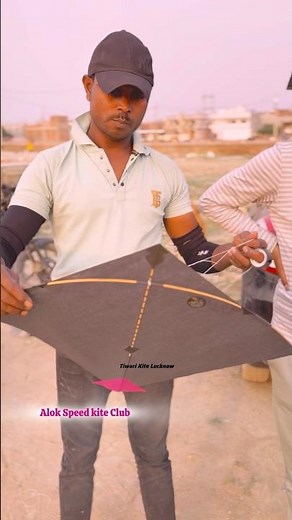 Kite Flying 🪁 #Shorts #viralvideo #kiteflying #kite #kites #viral #kitelovers #uttrayan #fire #omg