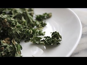 How to Make Baked Kale Chips || Healthy Vegan Recipes